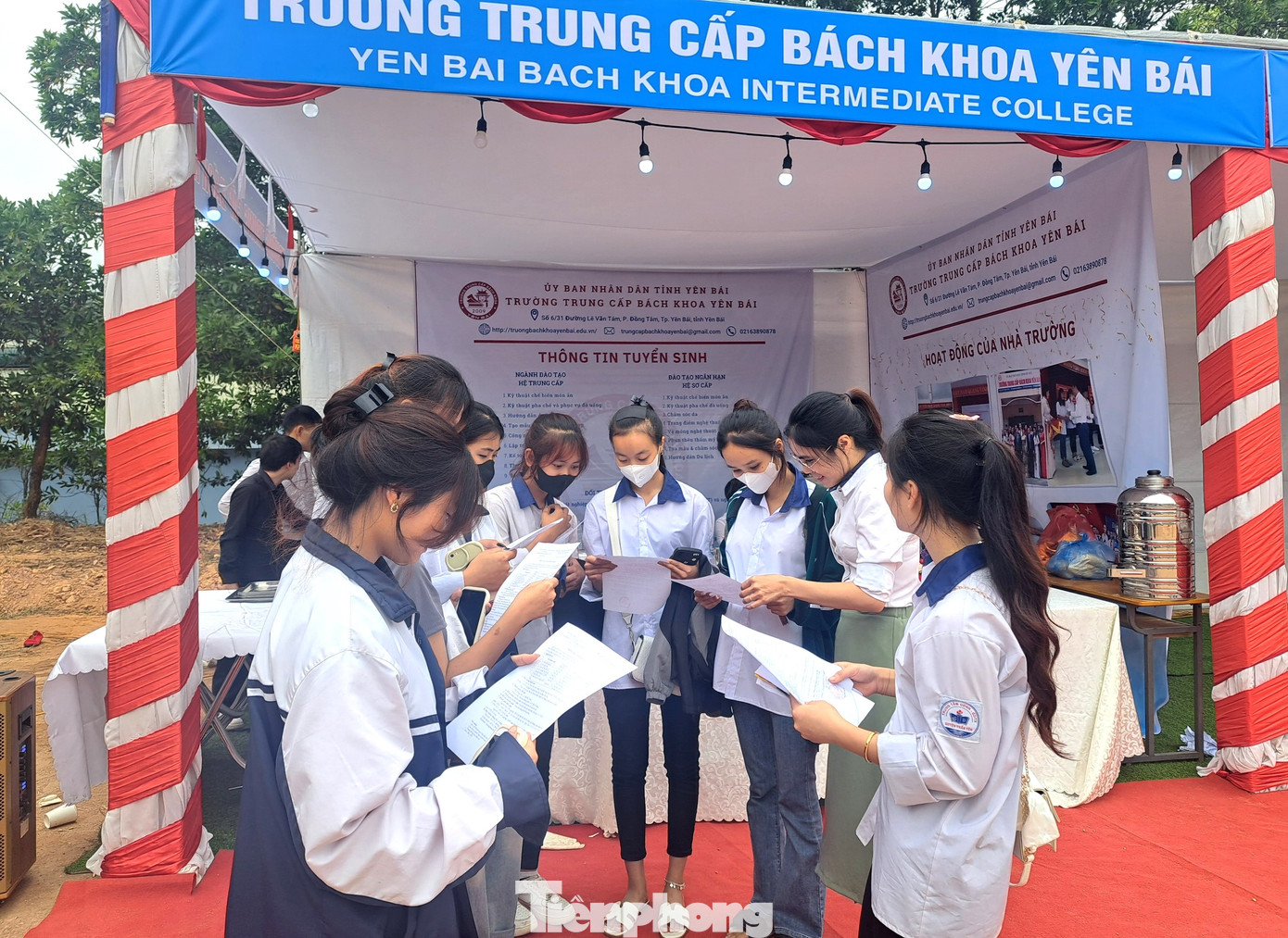 Ngày hội thu hút sự quan tâm của hàng nghìn người trẻ có nhu cầu việc làm tìm đến để được tư vấn, lựa chọn đơn vị làm việc.