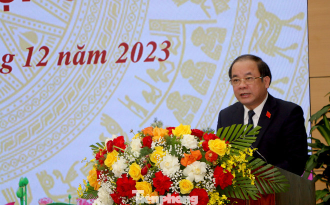 Ông Tạ Văn Long - Phó Bí thư Thường trực Tỉnh ủy phát biểu tại kỳ họp. Ông Tạ Văn Long - Phó Bí thư Thường trực Tỉnh ủy phát biểu tại kỳ họp.