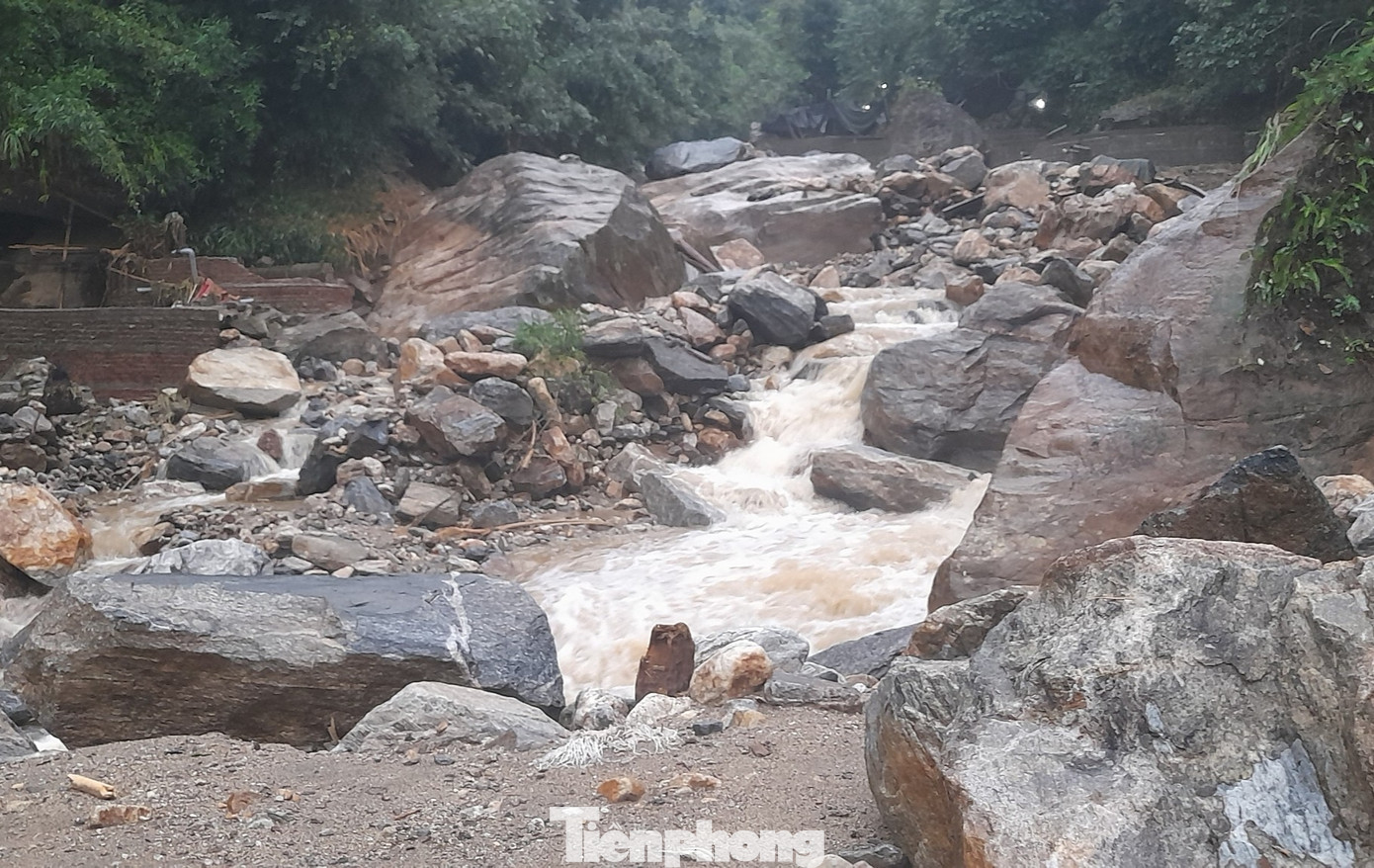 Theo báo cáo nhanh của Ban chỉ huy phòng chống thiên tai và tìm kiếm cứu nạn (PCTT&amp;TKCN) tỉnh Lào Cai, mưa lớn đêm ngày 12 đến rạng sáng ngày 13/9 đã gây ảnh hưởng, thiệt hại về người, cơ sở hạ tầng, sản xuất nông nghiệp của nhân dân.