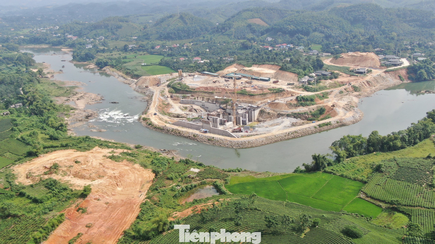 Thủy điện Thác Bà 2 được xây dựng trên sông Chảy, thuộc địa phận thị trấn Thác Bà, các xã Hán Đà, Vĩnh Kiên (huyện Yên Bình, tỉnh Yên Bái) và Mỹ Bằng (huyện Yên Sơn, tỉnh Tuyên Quang), do Công ty CP Đầu tư Thủy điện Thác Bà 2 (TBC2) làm chủ đầu tư với tổng số vốn gần 600 tỷ đồng. Dự án có quy mô công suất thiết kế 18,9 MW, dự kiến vận hành vào quý I/2025.