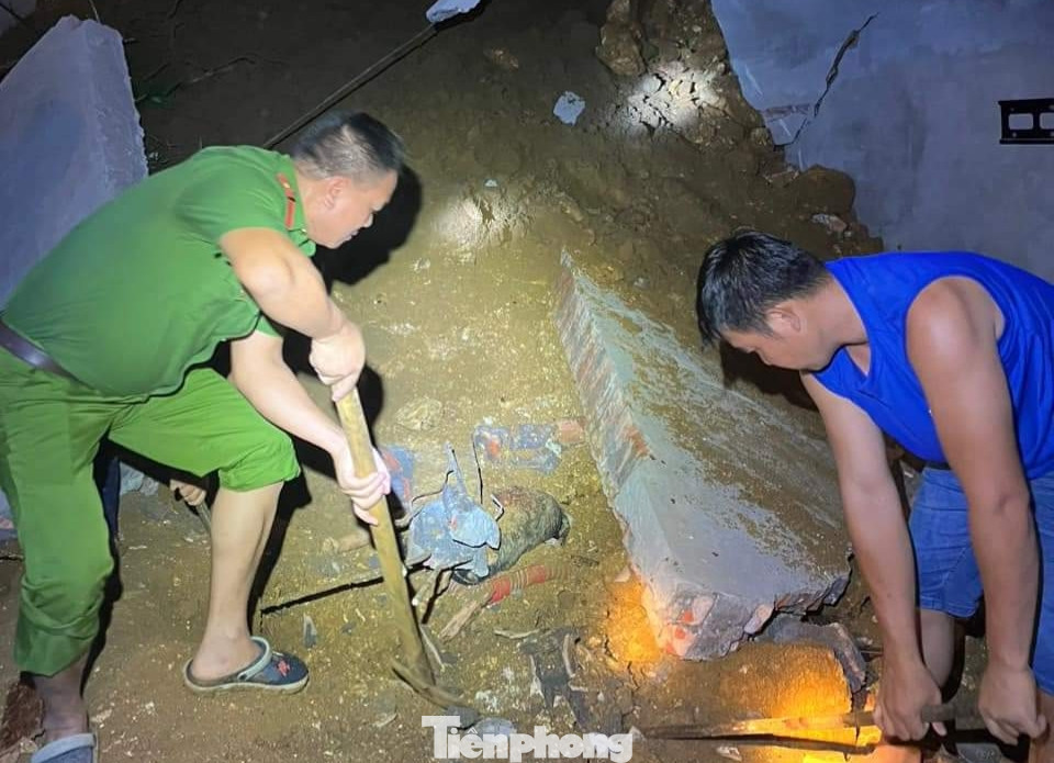 Hiện trường nơi xảy ra vụ sạt taluy khiến cháu Tr. tử vong. Hiện trường nơi xảy ra vụ sạt taluy khiến cháu Tr. tử vong.