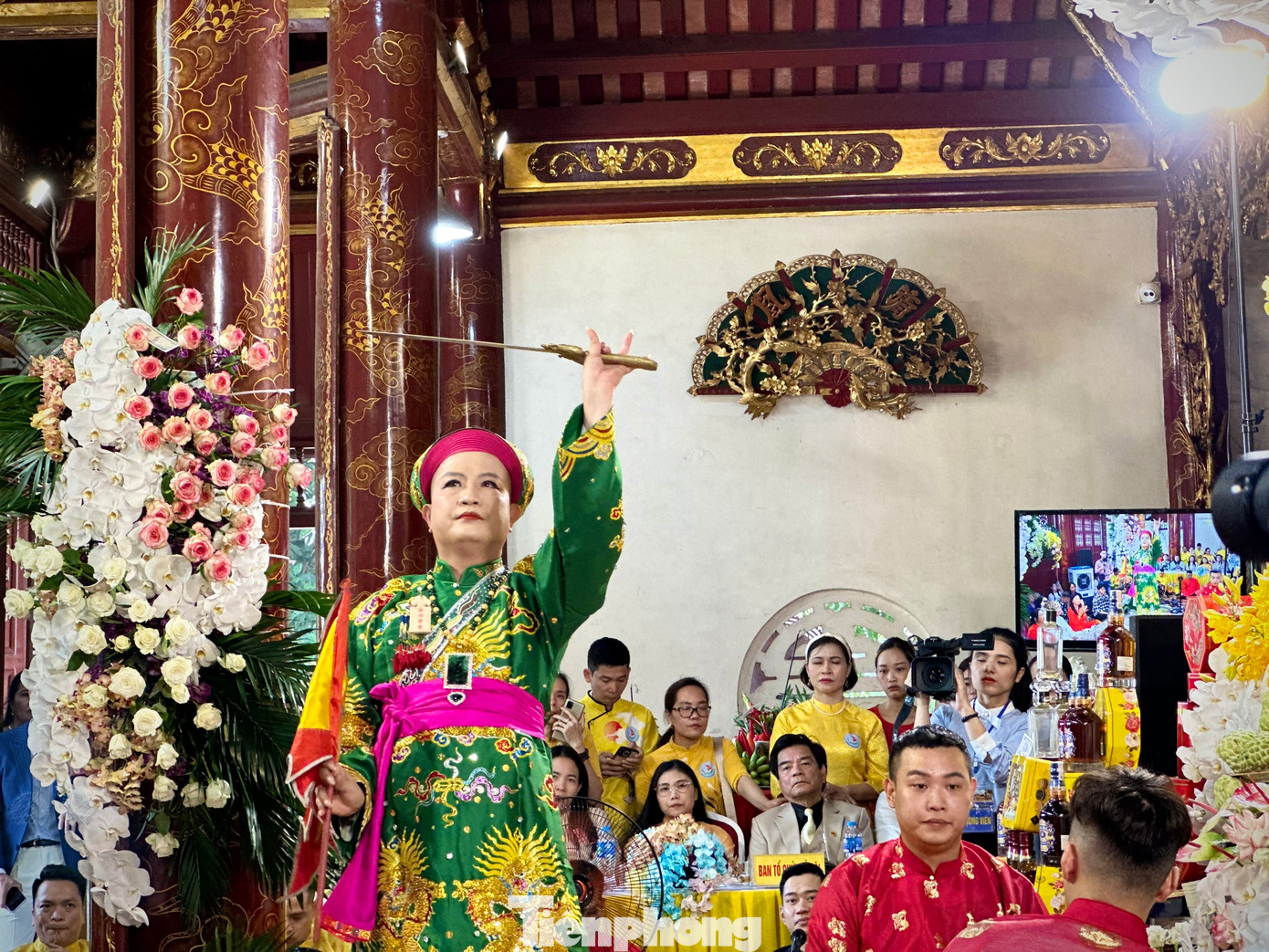 Nằm trong khuôn khổ các hoạt động tại Festival thực hành tín ngưỡng thờ Mẫu Thượng ngàn và Lễ hội cơm mới Đền Đông Cuông năm 2023, ngày 17/10, liên hoan hát văn, hát chầu văn huyện Văn Yên lần thứ nhất năm 2023 được tổ chức với chủ đề “Linh thiêng đất Mẫu”.