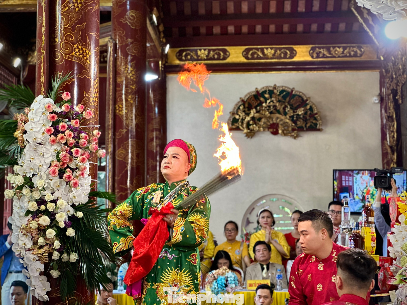 Các phần biểu diễn vừa nhằm gửi gắm, biểu đạt mong muốn, khát vọng của con người vừa truyền tải dấu ấn lịch sử, ghi lại sự tích và ca ngợi công đức của những nhân vật lịch sử có công với dân, với nước.