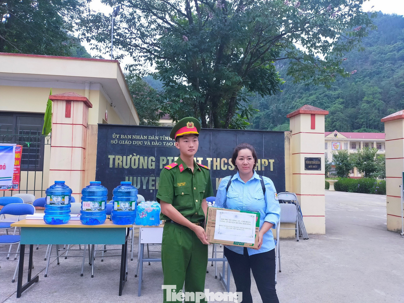 4 thí sinh bị ốm; 5 thí sinh được miễn thi do khuyết tật nặng và 1 thí sinh được miễn thi do tham gia kỳ thi chọn Đội tuyển quốc gia dự thi Olympic quốc tế. 4 thí sinh bị ốm; 5 thí sinh được miễn thi do khuyết tật nặng và 1 thí sinh được miễn thi do tham gia kỳ thi chọn Đội tuyển quốc gia dự thi Olympic quốc tế.