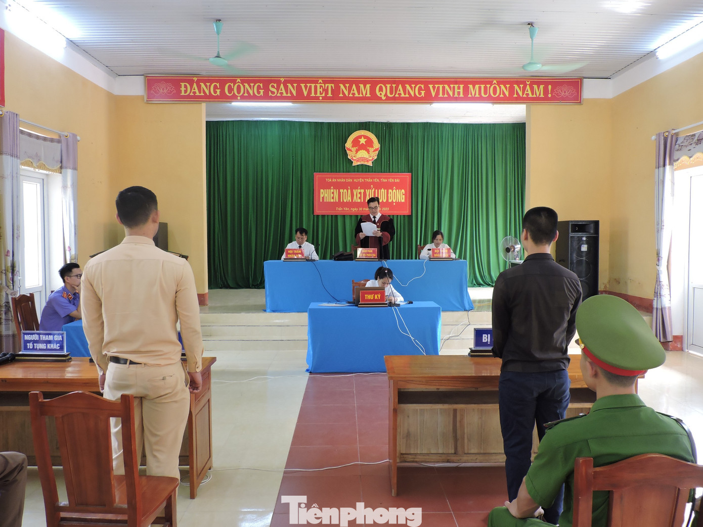 Tòa tuyên 3 năm 6 tháng tù đối với Nguyễn Ngọc Quang vì tội "Cố ý gây thương tích". Tòa tuyên 3 năm 6 tháng tù đối với Nguyễn Ngọc Quang vì tội "Cố ý gây thương tích".