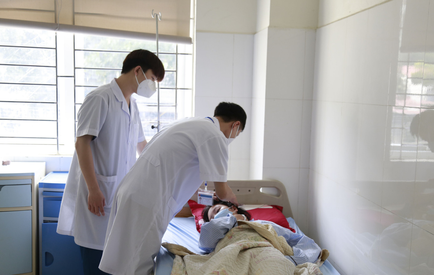 Học sinh L.Q.L đang điều trị tại Bệnh viện Đa khoa TP Lào Cai. Học sinh L.Q.L đang điều trị tại Bệnh viện Đa khoa TP Lào Cai.