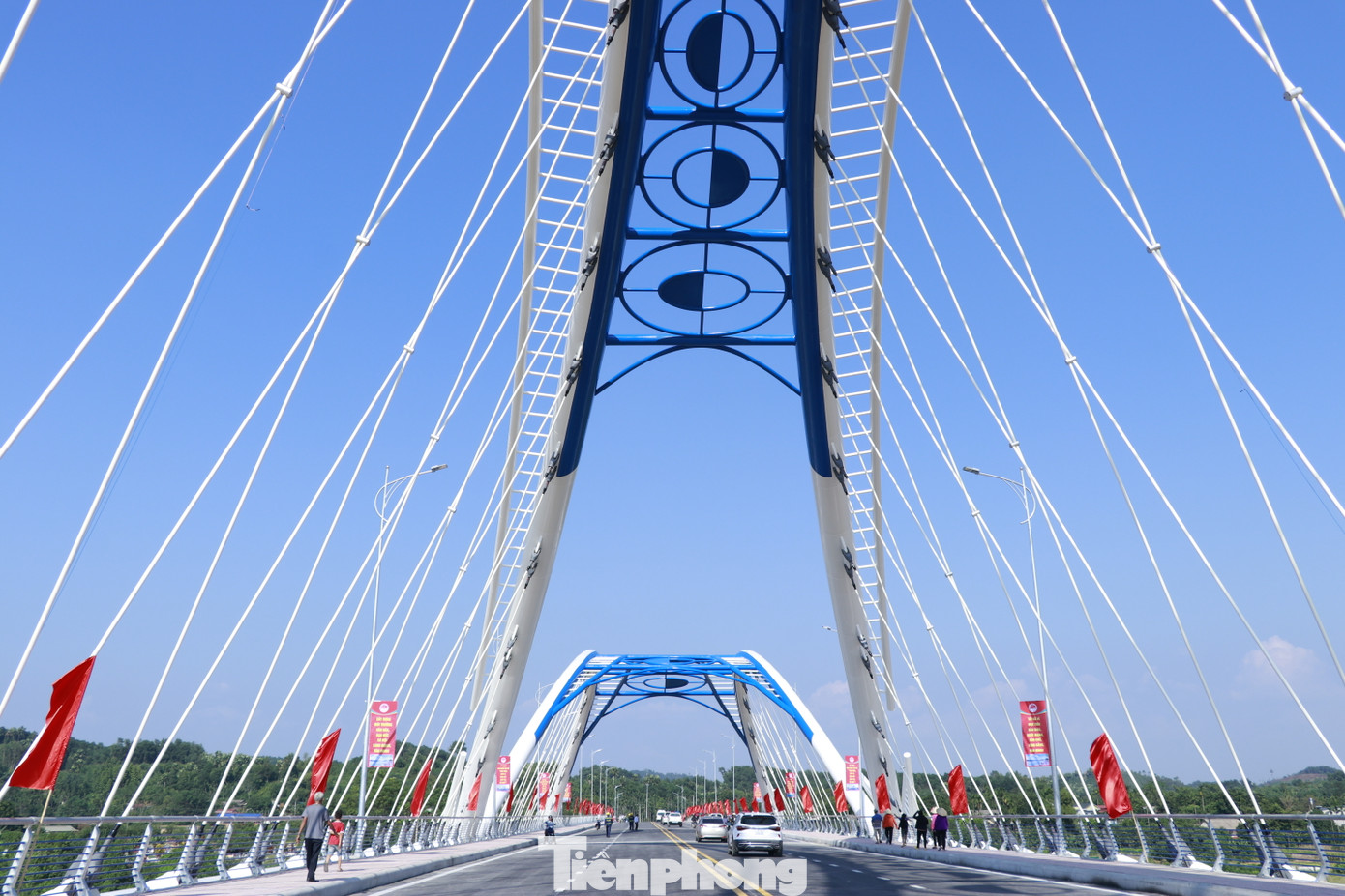 Cầu Giới Phiên, TP Yên Bái là một trong những công trình trọng điểm của tỉnh chào mừng Kỷ niệm 65 năm Ngày Bác Hồ thăm Yên Bái (25/9/1958 -25/9/2023). Cầu Giới Phiên, TP Yên Bái là một trong những công trình trọng điểm của tỉnh chào mừng Kỷ niệm 65 năm Ngày Bác Hồ thăm Yên Bái (25/9/1958 -25/9/2023).