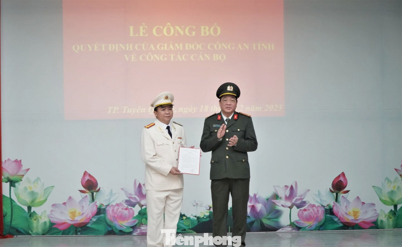 Thượng tá Nguyễn Văn Mậu nhận quyết định điều động, giữ chức vụ Trưởng Công an TP. Tuyên Quang.