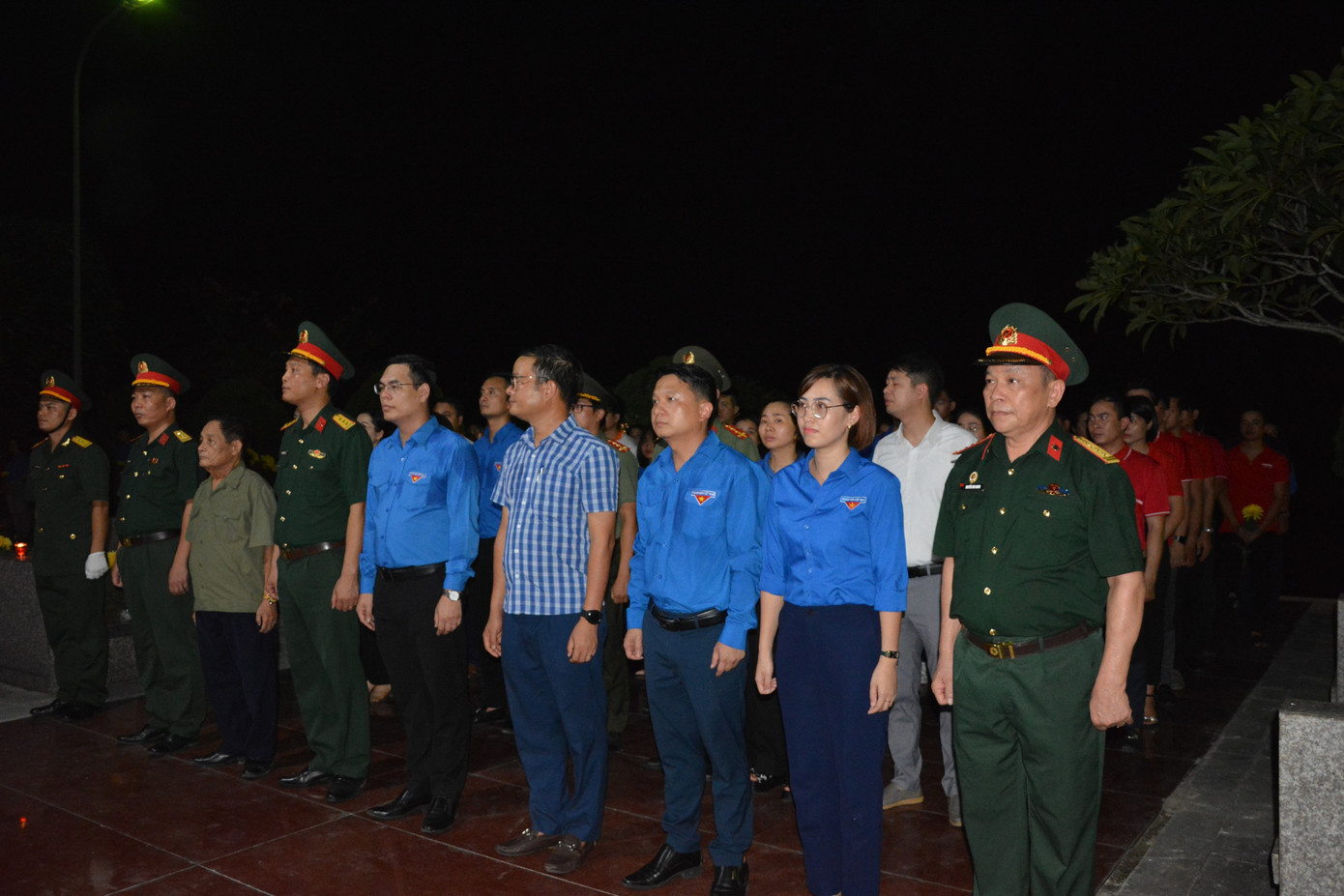 Tối 26/7, Tỉnh Đoàn Yên Bái tổ chức Lễ thắp nến tri ân các anh hùng liệt sỹ tại Nghĩa trang liệt sỹ tỉnh nhân dịp kỷ niệm 76 năm ngày thương binh liệt sỹ (27/7/1947 – 27/7/2023).