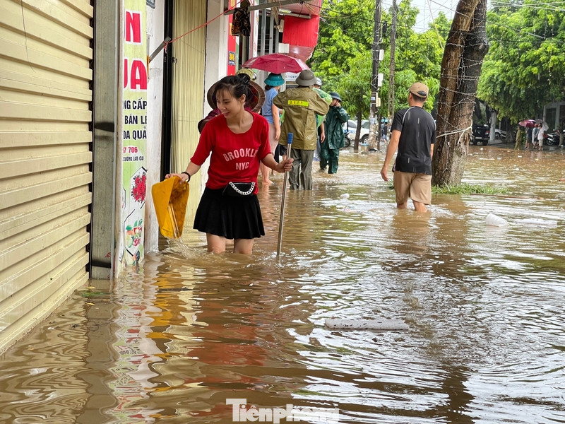 Có khu vực dân cư bị ngập sâu hơn 1m. Có khu vực dân cư bị ngập sâu hơn 1m.