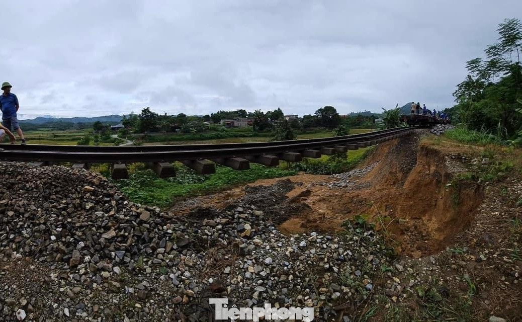Theo thống kê của Ban Chỉ huy Phòng chống thiên tai và Tìm kiếm cứu nạn (PCTT&TKCN) tỉnh, tính đến 11h ngày 7/10, mưa lớn khiến 2 người ở xã Yên Thái, huyện Văn Yên chết do sạt lở đất, ước tính thiệt hại hơn 5 tỷ đồng. Theo thống kê của Ban Chỉ huy Phòng chống thiên tai và Tìm kiếm cứu nạn (PCTT&TKCN) tỉnh, tính đến 11h ngày 7/10, mưa lớn khiến 2 người ở xã Yên Thái, huyện Văn Yên chết do sạt lở đất, ước tính thiệt hại hơn 5 tỷ đồng.