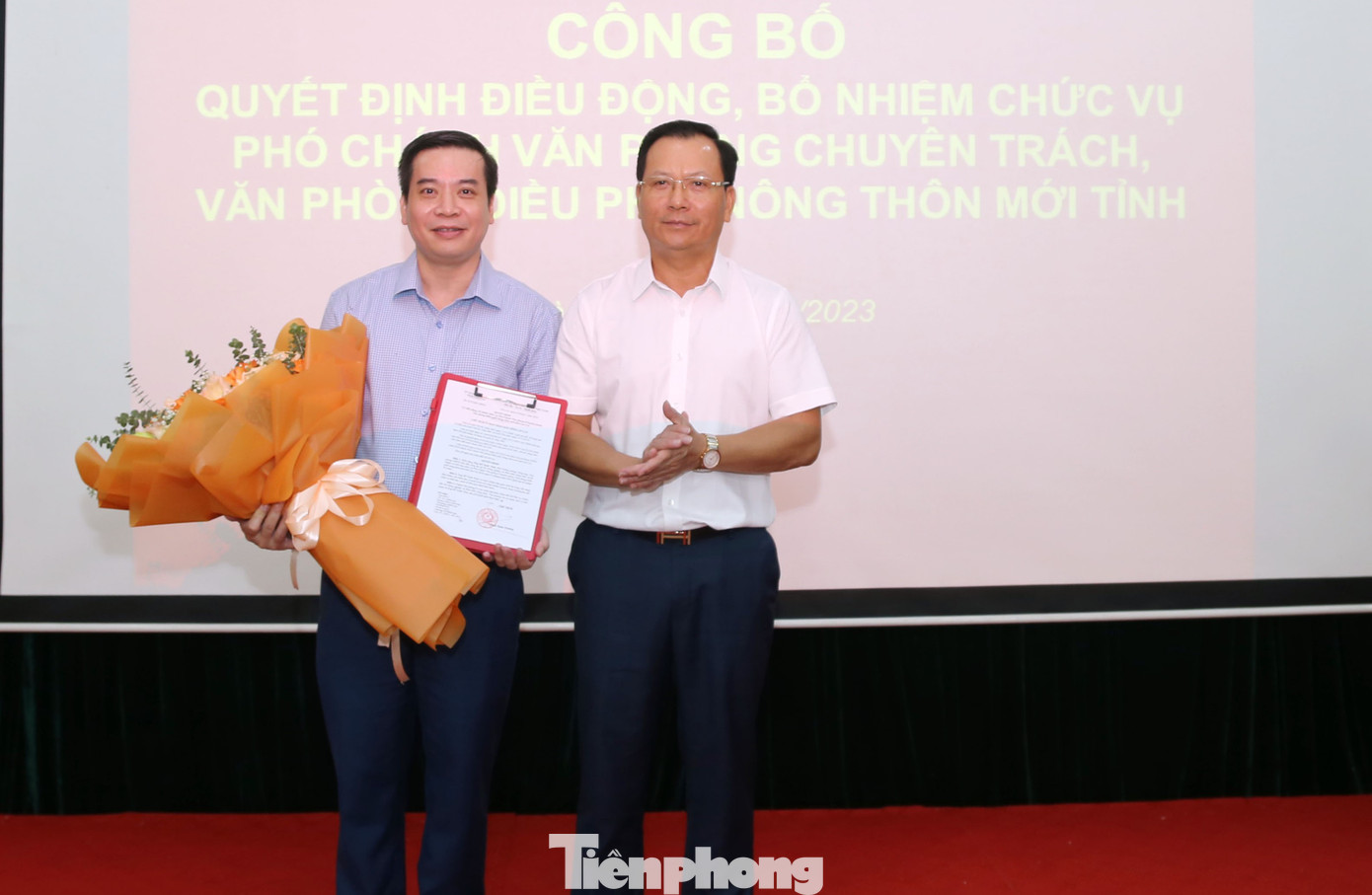 Ông Hoàng Quốc Khánh – Phó Chủ tịch Thường trực UBND tỉnh, trao quyết định bổ nhiệm ông Đỗ Xuân Thủy. Ông Hoàng Quốc Khánh – Phó Chủ tịch Thường trực UBND tỉnh, trao quyết định bổ nhiệm ông Đỗ Xuân Thủy.