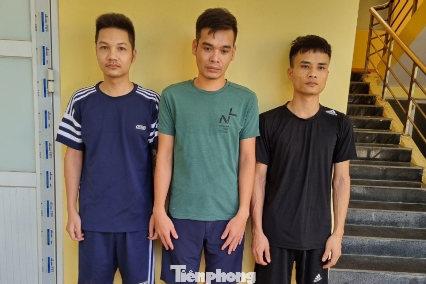 3 đối tượng giữ người và đánh người trái phép. Ảnh: Công an cung cấp. 3 đối tượng giữ người và đánh người trái phép. Ảnh: Công an cung cấp.