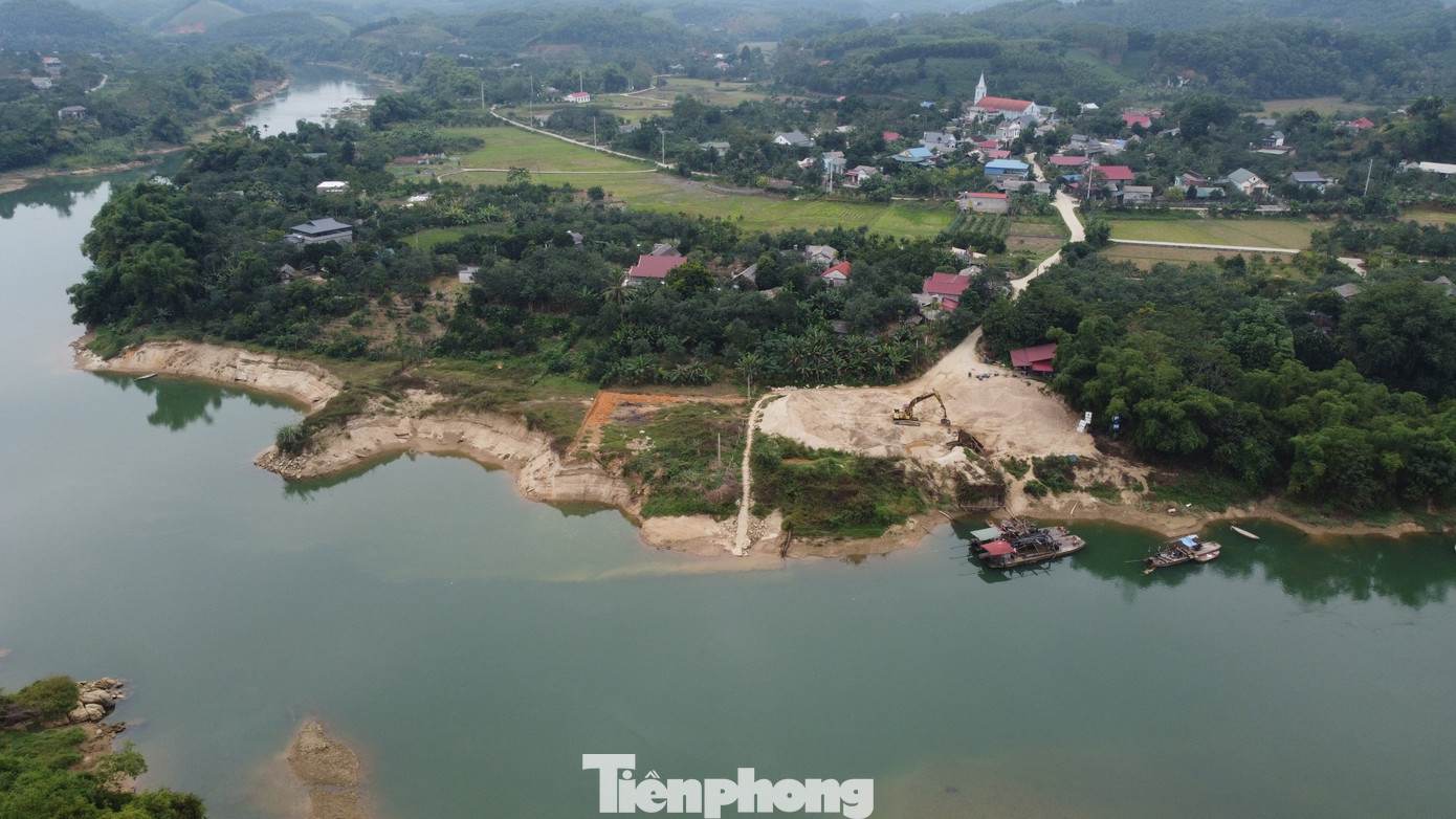 Bờ sông Chảy đoạn qua xã Hán Đà, Đại Minh, huyện Yên Bình bị sạt lở nghiêm trọng. Bờ sông Chảy đoạn qua xã Hán Đà, Đại Minh, huyện Yên Bình bị sạt lở nghiêm trọng.