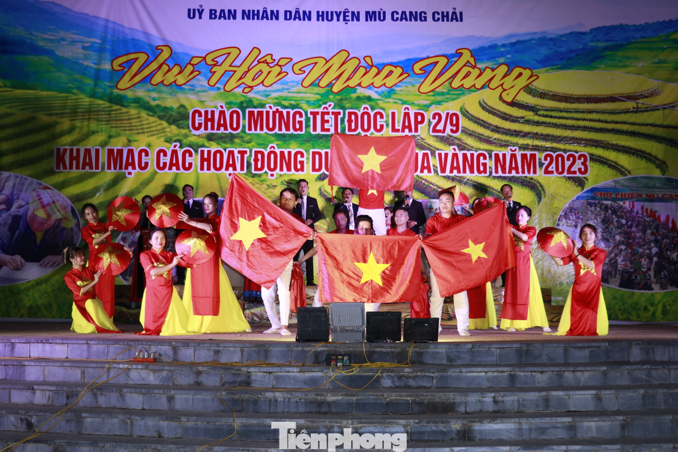 Những chương trình đều thu hút sự chú ý, quan tâm, theo dõi của hàng trăm nghìn người dân cùng du khách đến tham quan, du lịch.