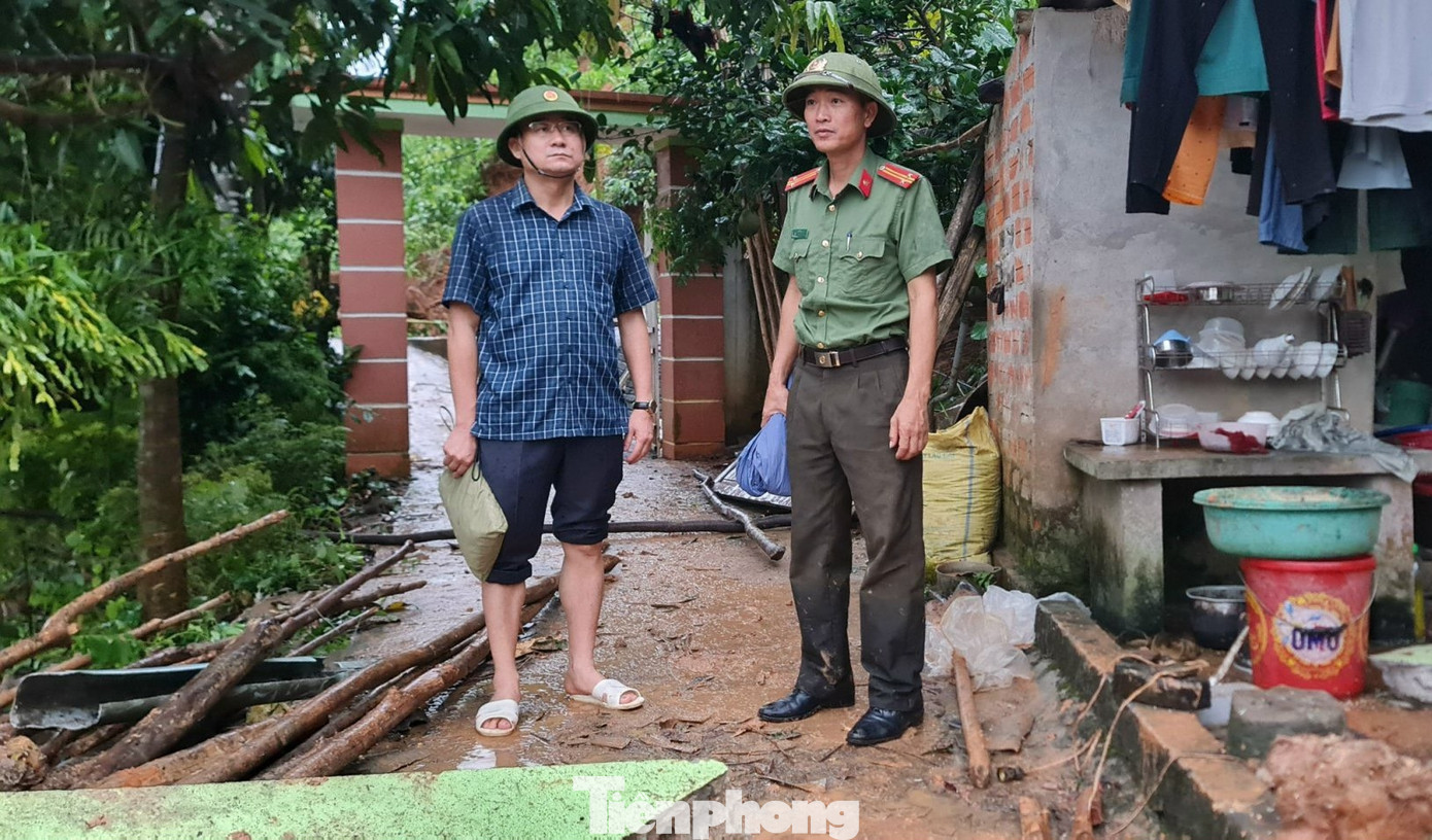 Đoàn công tác cũng đã đến thăm hỏi, động viên gia đình có người thiệt mạng, hỗ trợ gia đình làm các thủ tục an táng. Đoàn công tác cũng đã đến thăm hỏi, động viên gia đình có người thiệt mạng, hỗ trợ gia đình làm các thủ tục an táng.