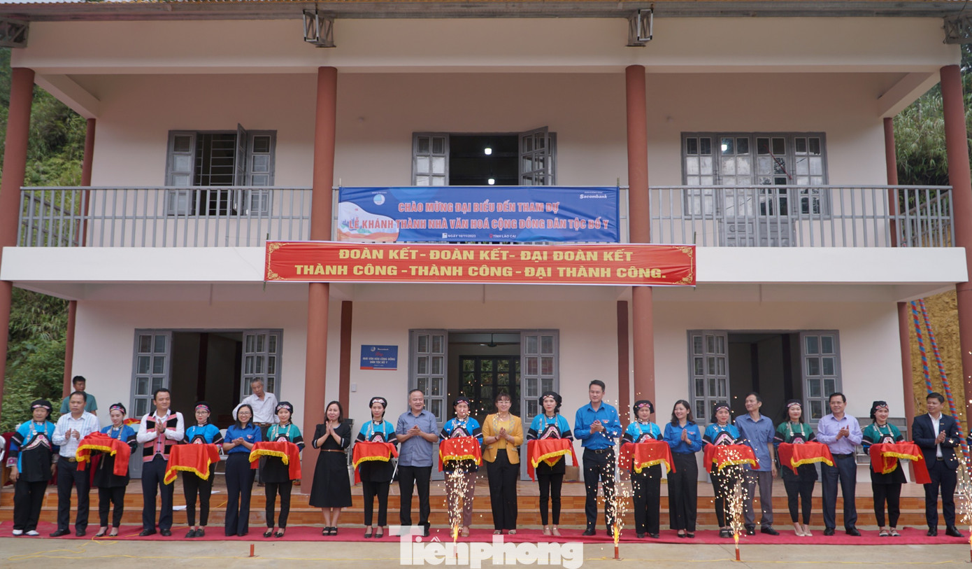 Nhà Văn hóa được khánh thành và bàn giao cho đồng bào các dân tộc Bố Y tại huyện Mường Khương, tỉnh Lào Cai.