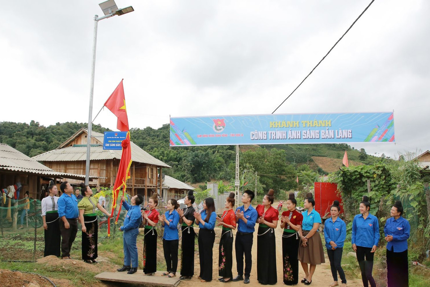 Công trình "Ánh sáng bản làng" được khánh thành. Ảnh: BSL. Công trình "Ánh sáng bản làng" được khánh thành. Ảnh: BSL.