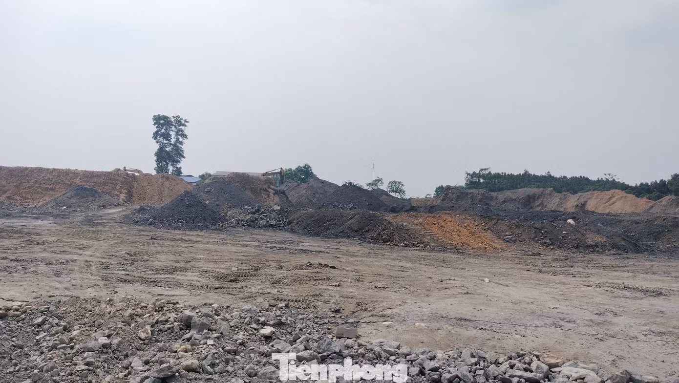 Đến ngày 7/3, UBND xã Xuân Ái tiến hành kiểm tra việc khắc phục trên. Tại thời điểm kiểm tra, máy móc, phương tiện đã dừng hoạt động. Tuy nhiên, tại khu vực đất của ông Nguyễn Chí Giáp (trú tại thôn Yên Thành, xã Yên Hợp), vẫn ghi nhận có hành vi san gạt đất trái phép, hủy hoại đất.