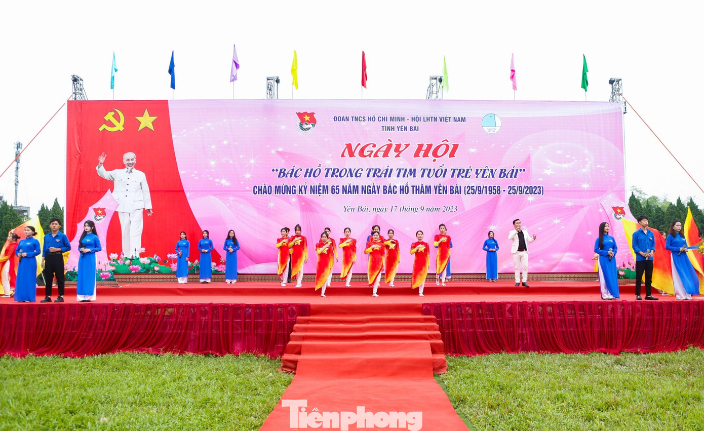 Bí thư Tỉnh Đoàn Yên Bái khẳng định, 65 năm qua, tuổi trẻ Yên Bái đã không ngừng phát huy tinh thần đoàn kết, xung kích, trở thành những chiến sĩ tiên phong trên các lĩnh vực,nỗ lực, không ngừng phấn đấu, rèn luyện, đoàn kết, sáng tạo trên các lĩnh vực, thực hiện đúng như lời Bác Hồ đã căn dặn: “Đâu cần thanh niên có, đâu khó có thanh niên”; tích cực học tập và làm theo tư tưởng đạo đức, phong cách Hồ Chí Minh.