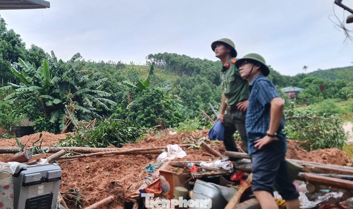 Đồng thời, di dời người dân và tài sản đến nơi an toàn, tập trung khắc phục sạt lở, đảm bảo giao thông trên địa bàn. Đồng thời, di dời người dân và tài sản đến nơi an toàn, tập trung khắc phục sạt lở, đảm bảo giao thông trên địa bàn.