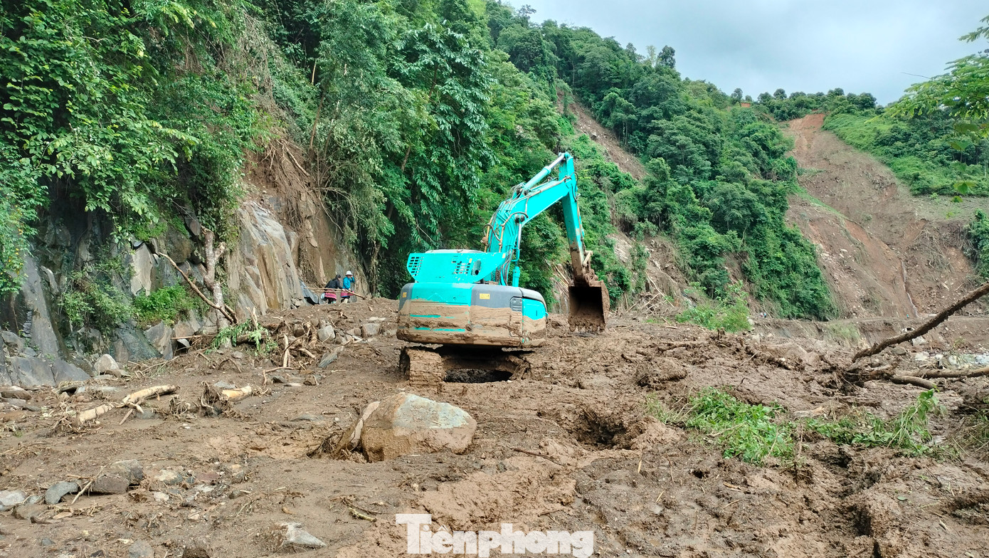Theo số liệu thống kê của Ban Chỉ huy Phòng, Chống Thiên tai và Tìm kiếm cứu nạn huyện Mù Cang Chải, đến thời điểm hiện tại, mưa lớn kèm lũ ống và sạt lở đất xảy ra tối 5/8 đã khiến hai cháu nhỏ ở xã Khao Mang thiệt mạng, một người ở xã Hồ Bốn thiệt mạng do bị lũ cuốn trôi.