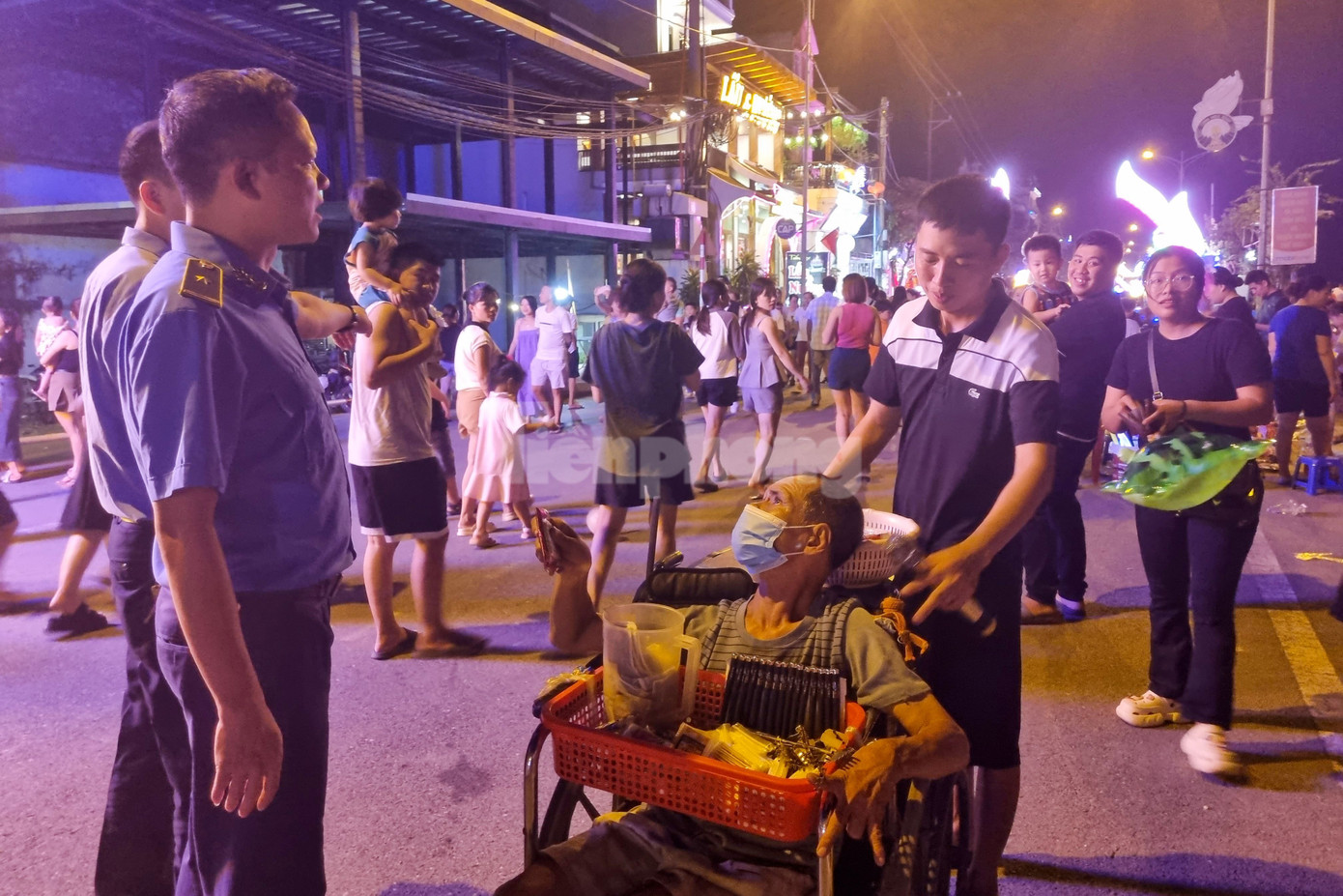 Song song với các hoạt động vui chơi, giải trí, công tác đảm bảo an ninh cũng được thực hiện nghiêm ngặt.