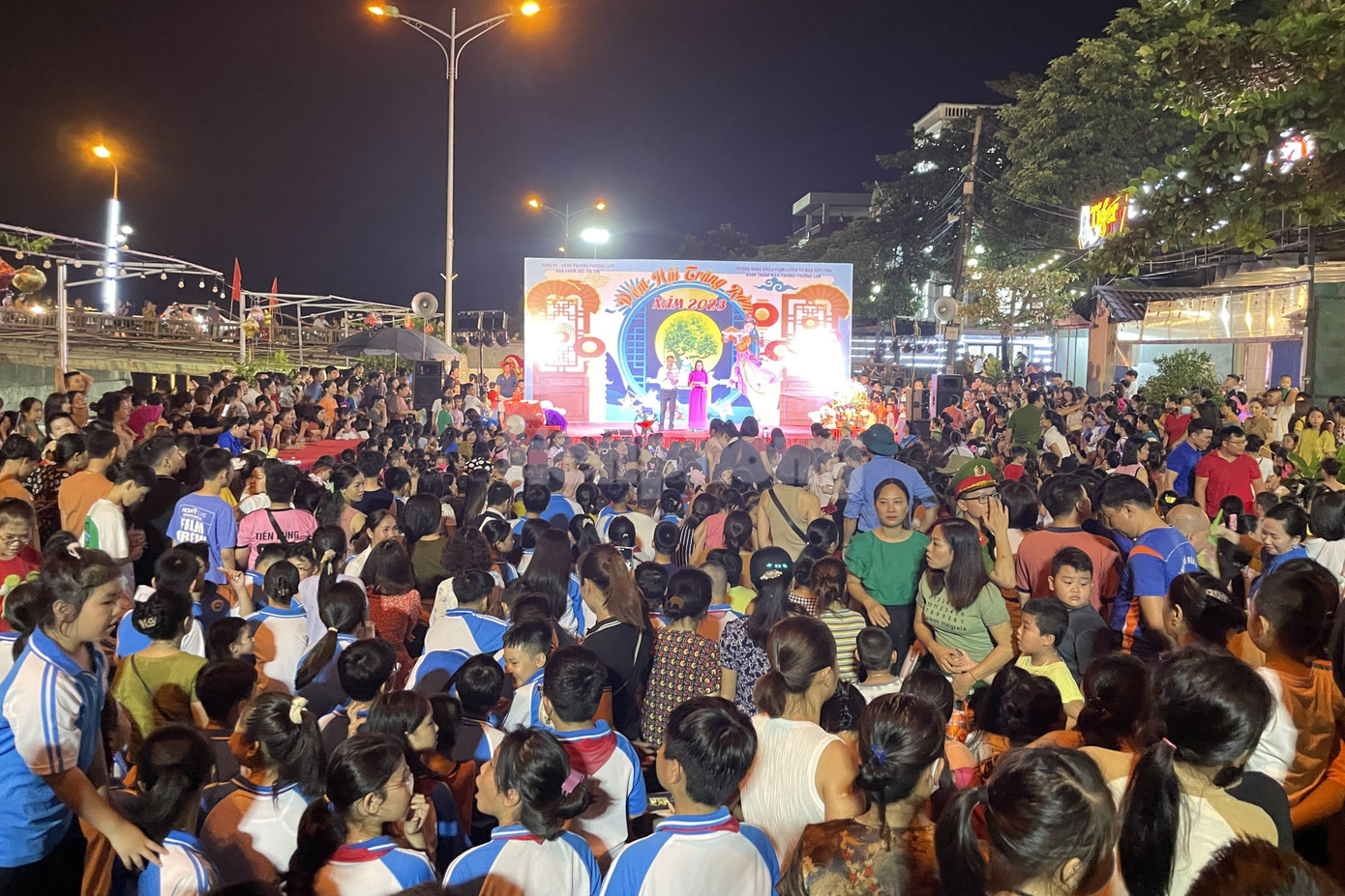 Theo bà Bùi Thị Phương Lan – Phó Chủ tịch UBND phường Phương Lâm, đây lần đầu địa phương tổ chức Tết Trung thu trên tuyến phố đi bộ với quy mô lớn. Hoạt động nhằm tạo nên không gian văn hóa truyền thống cho các em nhỏ trong dịp Tết Trung thu. Đêm rằm còn là điểm nhấn nhằm phát triển kinh tế xã hội, thu hút khách du lịch đến với TP Hòa Bình, đến với phố đi bộ Đà Giang.