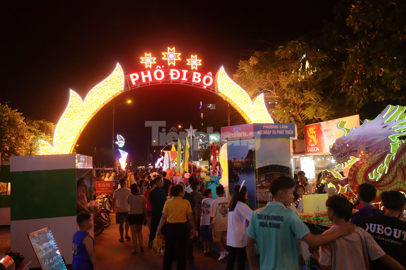 Sự kiện được tổ chức tại tuyến phố đi bộ Đà Giang - Không gian vui chơi giải trí thu hút lượng lớn người dân và du khách trong thời gian gần đây trên địa bàn TP Hòa Bình.