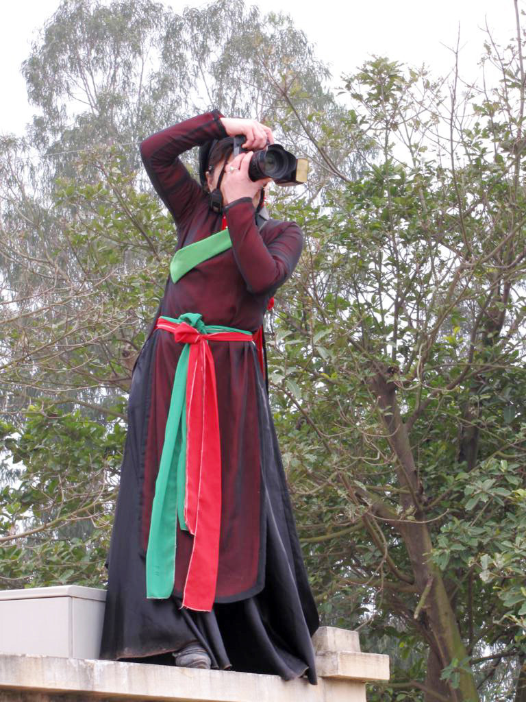 Một liền chị kiêm "phó nháy". Một liền chị kiêm