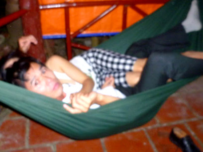 Ông Thắng được xác định vi phạm đạo đức lối sống khi “âu yếm” nữ thuộc cấp trên võng trong quán cà phê sân vườn