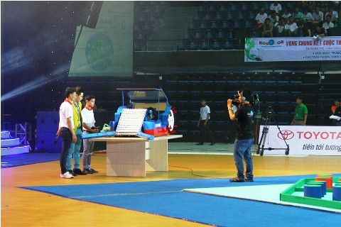 Robot vớt rác tham dự Tech Show