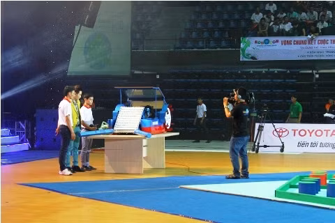 Robot vớt rác tham dự Tech Show