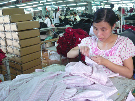 Đại diện các DN cho biết, mức thưởng Tết 2014 trung bình chỉ một tháng lương. (Trong ảnh, công nhân làm việc tại một DN FDI ở Hà Nội). Ảnh: Bảo Anh. Đại diện các DN cho biết, mức thưởng Tết 2014 trung bình chỉ một tháng lương. (Trong ảnh, công nhân làm việc tại một DN FDI ở Hà Nội). Ảnh: Bảo Anh