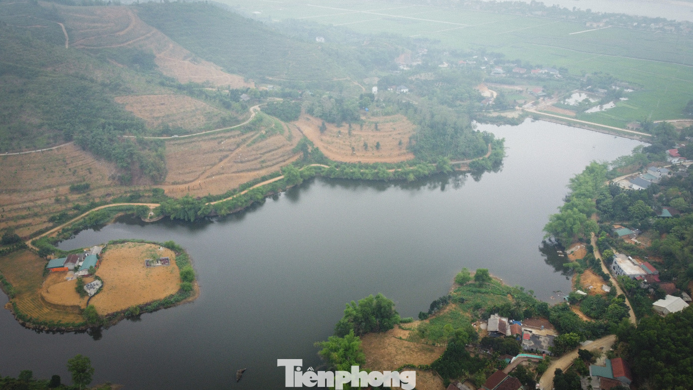 Ngày 24/4, UBND TP Hà Nội vừa ban hành công văn về việc kiểm tra, xử lý thông tin phản ánh về tình trạng san lấp trái phép tại hồ Đầm.