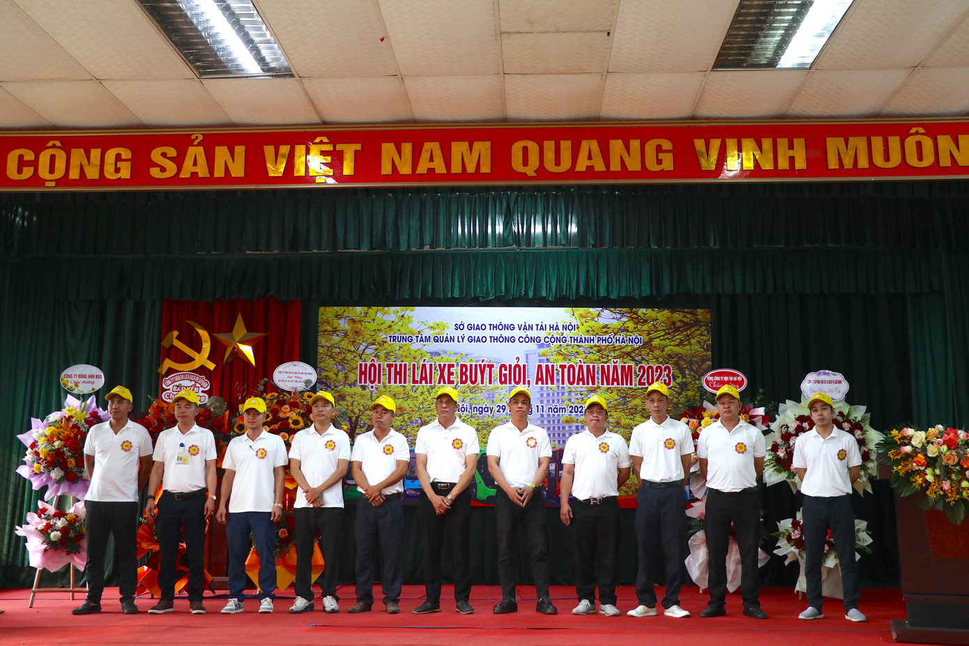 11 thí sinh tiến vào vòng thi ứng xử của Hội thi.