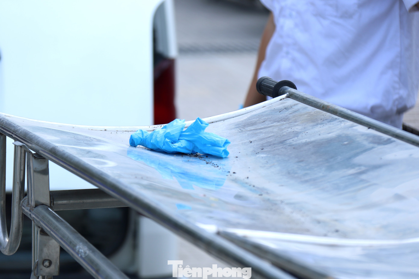 Được biết, cơ quan chức năng đã xác nhận được 3 trong số 11 nạn nhân trong vụ cháy, mỗi nạn nhân được hỗ trợ 103 triệu đồng. 8 nạn nhân còn lại sẽ được người làm thủ tục khám nghiệm tử thi để gia đình đưa về mai táng.