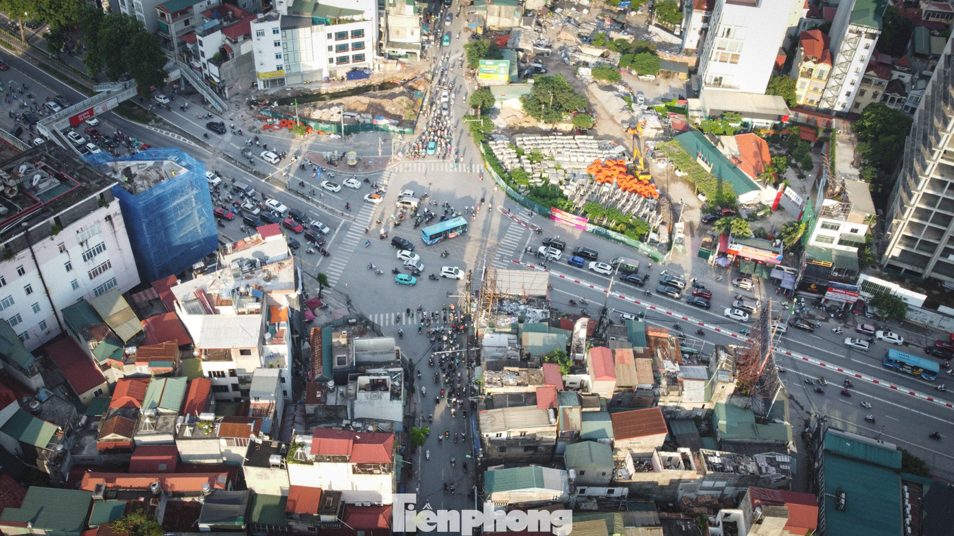 Hiện trạng giải phóng mặt bằng tại nút giao Láng Hạ - Giảng Võ - La Thành ngày 26/6. Hiện trạng giải phóng mặt bằng tại nút giao Láng Hạ - Giảng Võ - La Thành ngày 26/6.