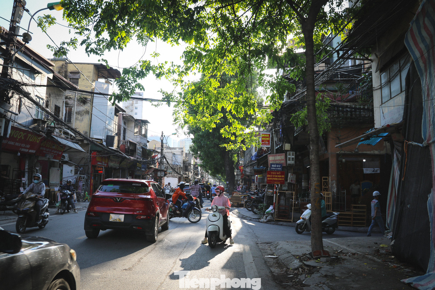 Dự án được phê duyệt từ tháng 12/2017, dự kiến hoàn thành năm 2020 nhưng bị chậm tiến độ và được lùi đến năm 2025. Cụ thể, với 2.000 hộ dân phải giải phóng mặt bằng, quận Ba Đình cam kết hoàn thành GPMB trong quý I/2025, còn quận Đống Đa dự kiến hoàn tất trong quý II/2025. Dự án được phê duyệt từ tháng 12/2017, dự kiến hoàn thành năm 2020 nhưng bị chậm tiến độ và được lùi đến năm 2025. Cụ thể, với 2.000 hộ dân phải giải phóng mặt bằng, quận Ba Đình cam kết hoàn thành GPMB trong quý I/2025, còn quận Đống Đa dự kiến hoàn tất trong quý II/2025.