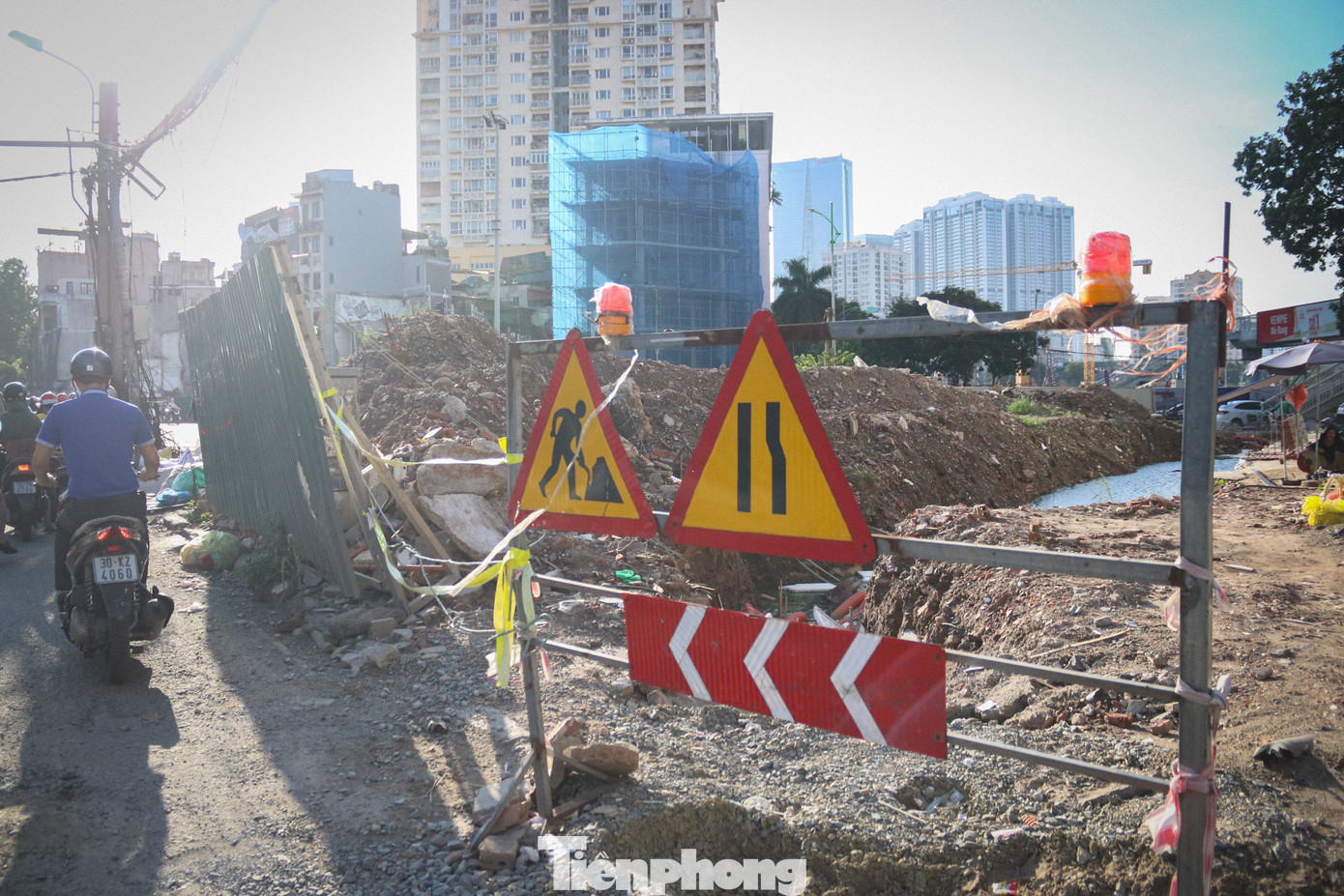 Tại nút giao Láng Hạ - Giảng Võ - La Thành và nút giao La Thành - Nguyễn Chí Thanh, mặt bằng đã cơ bản được giải tỏa. Tại nút giao Láng Hạ - Giảng Võ - La Thành và nút giao La Thành - Nguyễn Chí Thanh, mặt bằng đã cơ bản được giải tỏa.