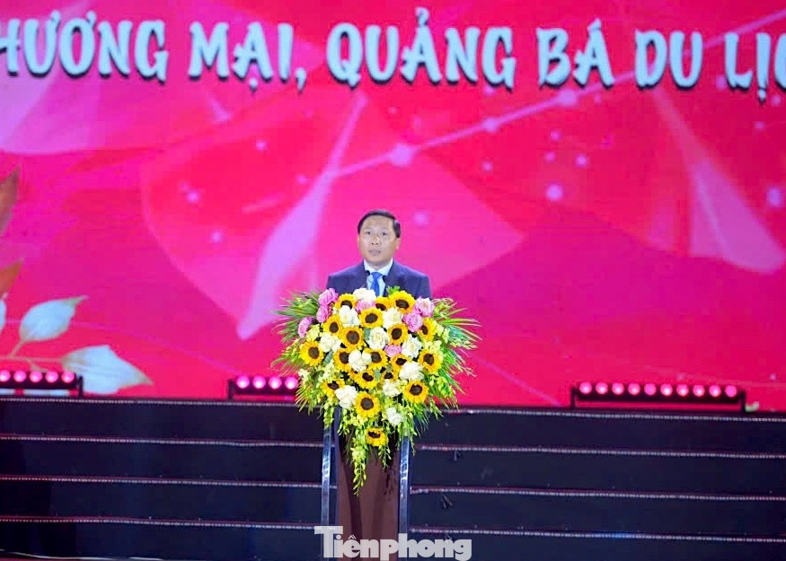 Bí thư Huyện uỷ Mê Linh Nguyễn Thanh Liêm phát biểu khai mạc Lễ hội. Bí thư Huyện uỷ Mê Linh Nguyễn Thanh Liêm phát biểu khai mạc Lễ hội.