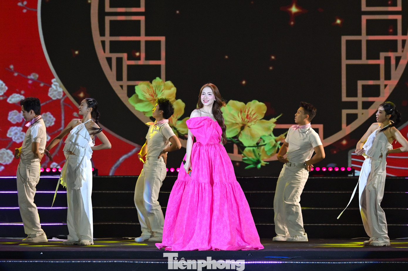 Các tiết mục văn nghệ chào mừng Festival hoa Mê Linh Các tiết mục văn nghệ chào mừng Festival hoa Mê Linh