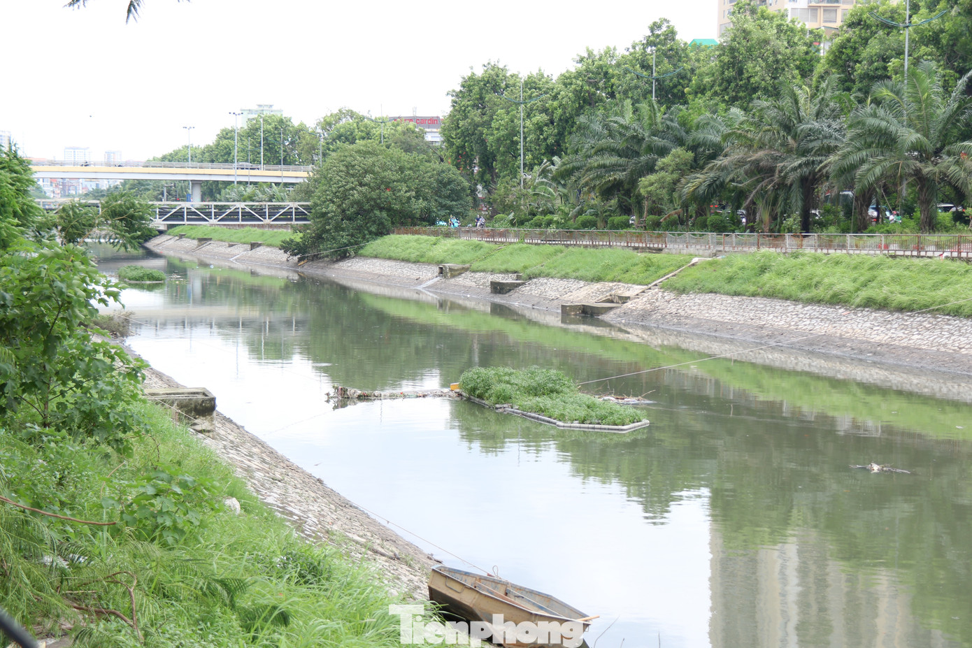 Hiện, mực nước trên sông Tô Lịch đang đạt (TL đập Thanh Liệt) 4.52m, sông Tô Lịch (HL đập Thanh Liệt) 5.65m. Hiện, mực nước trên sông Tô Lịch đang đạt (TL đập Thanh Liệt) 4.52m, sông Tô Lịch (HL đập Thanh Liệt) 5.65m.