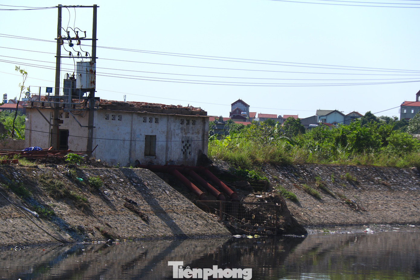 Sông Cầu Bây hiện được xem là một trong những tác nhân gây ô nhiễm hệ thống Bắc Hưng Hải - công trình thuỷ lợi có vai trò rất quan trọng, phục vụ đa mục tiêu (sản xuất nông nghiệp, công nghiệp, kinh doanh và dân sinh) cho 4 tỉnh, TP: Bắc Ninh, Hà Nội, Hưng Yên, Hải Dương. Sông Cầu Bây hiện được xem là một trong những tác nhân gây ô nhiễm hệ thống Bắc Hưng Hải - công trình thuỷ lợi có vai trò rất quan trọng, phục vụ đa mục tiêu (sản xuất nông nghiệp, công nghiệp, kinh doanh và dân sinh) cho 4 tỉnh, TP: Bắc Ninh, Hà Nội, Hưng Yên, Hải Dương.