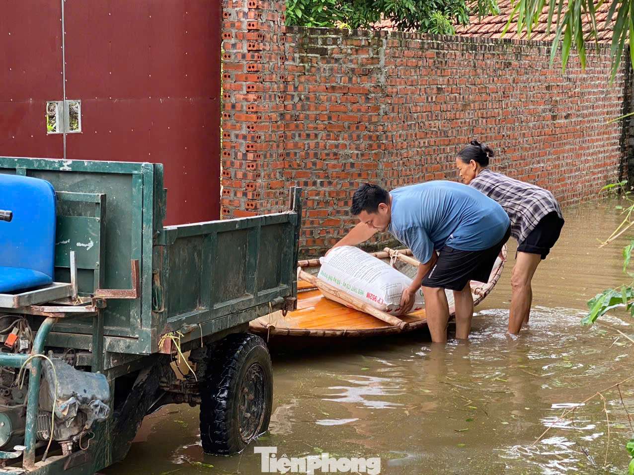 Trận mưa lớn vào tối 8/9 đã khiến cho địa bàn xã Vật Lại (huyện Ba Vì, Hà Nội) ngập sâu.