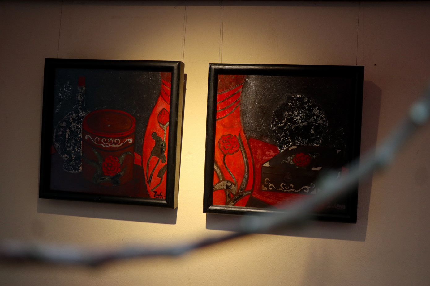 Triển lãm trưng bày câu chuyện từ nghề sơn ta cho tới những sản phẩm thiết kế từ sơn mài mỹ nghệ, trưng bày các tác phẩm hội họa tranh sơn mài của các họa sĩ trẻ Triển lãm trưng bày câu chuyện từ nghề sơn ta cho tới những sản phẩm thiết kế từ sơn mài mỹ nghệ, trưng bày các tác phẩm hội họa tranh sơn mài của các họa sĩ trẻ