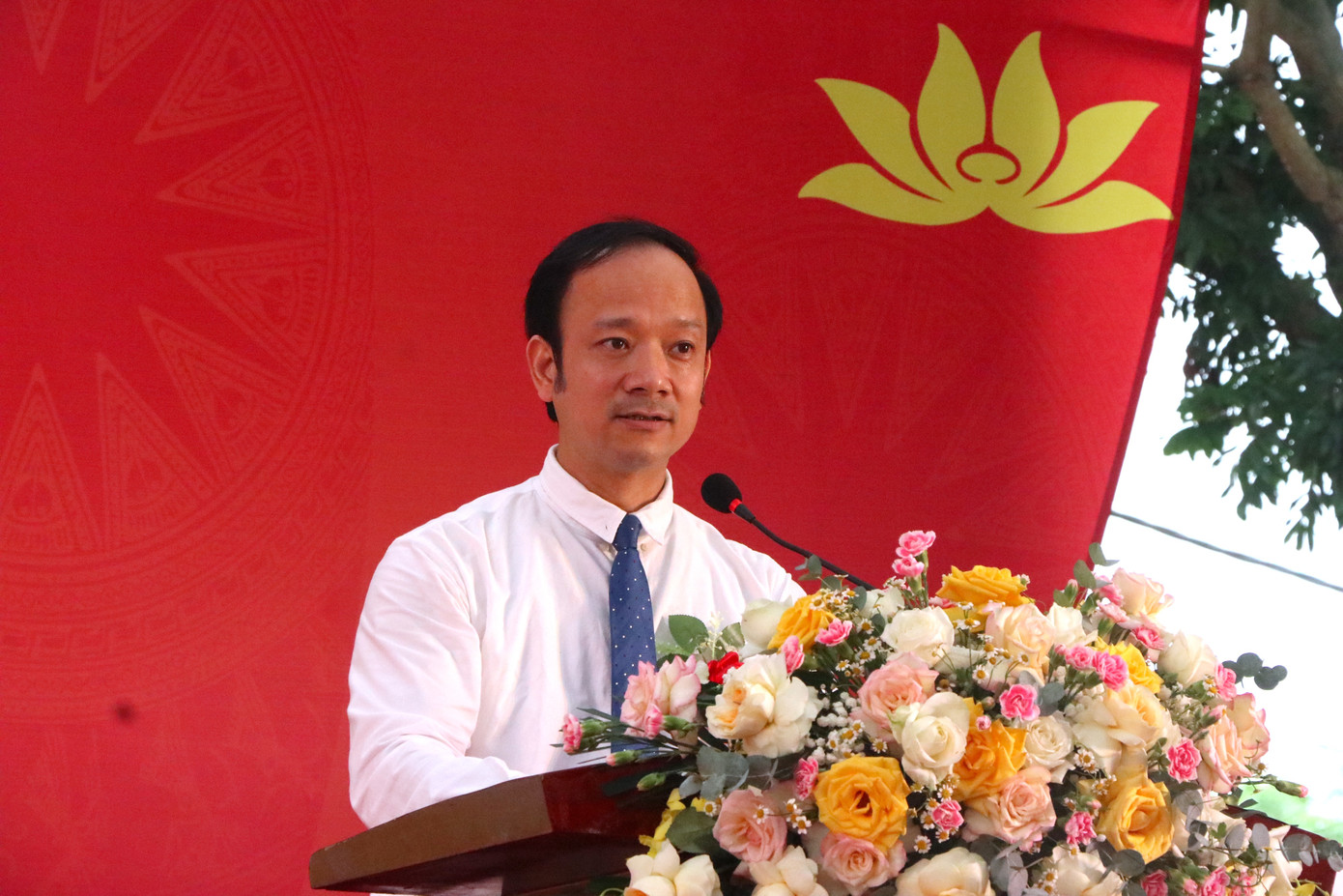 Ông Nguyễn Đức Anh - Phó Chủ tịch UBND huyện Ba Vì phát biểu trong buổi lễ. Ông Nguyễn Đức Anh - Phó Chủ tịch UBND huyện Ba Vì phát biểu trong buổi lễ.