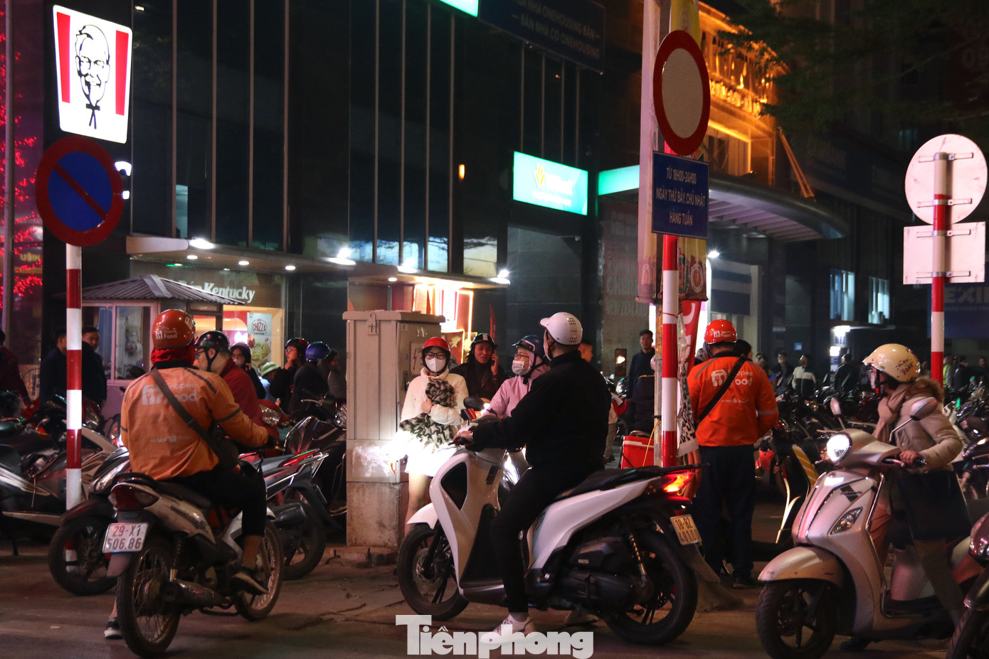 Thời gian hoạt động của tuyến phố diễn ra từ 18 - 24 giờ ngày thứ Bảy, Chủ nhật hàng tuần. Thời gian trên sẽ cấm các phương tiện giao thông cơ giới tại tuyến phố ẩm thực Nguyễn Văn Tuyết để dành không gian cho khách đi bộ thưởng thức ẩm thực, các hoạt động văn hóa, văn nghệ…