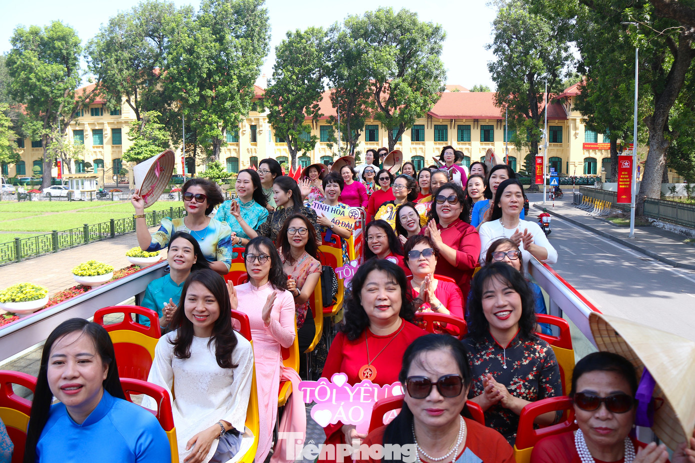 Sự kiện này không chỉ đánh dấu khởi đầu cho chuỗi hoạt động trong “Lễ hội Áo dài du lịch Hà Nội 2024” mà còn đóng vai trò quan trọng trong việc kết nối áo dài với di sản văn hóa và điểm đến du lịch của Hà Nội.