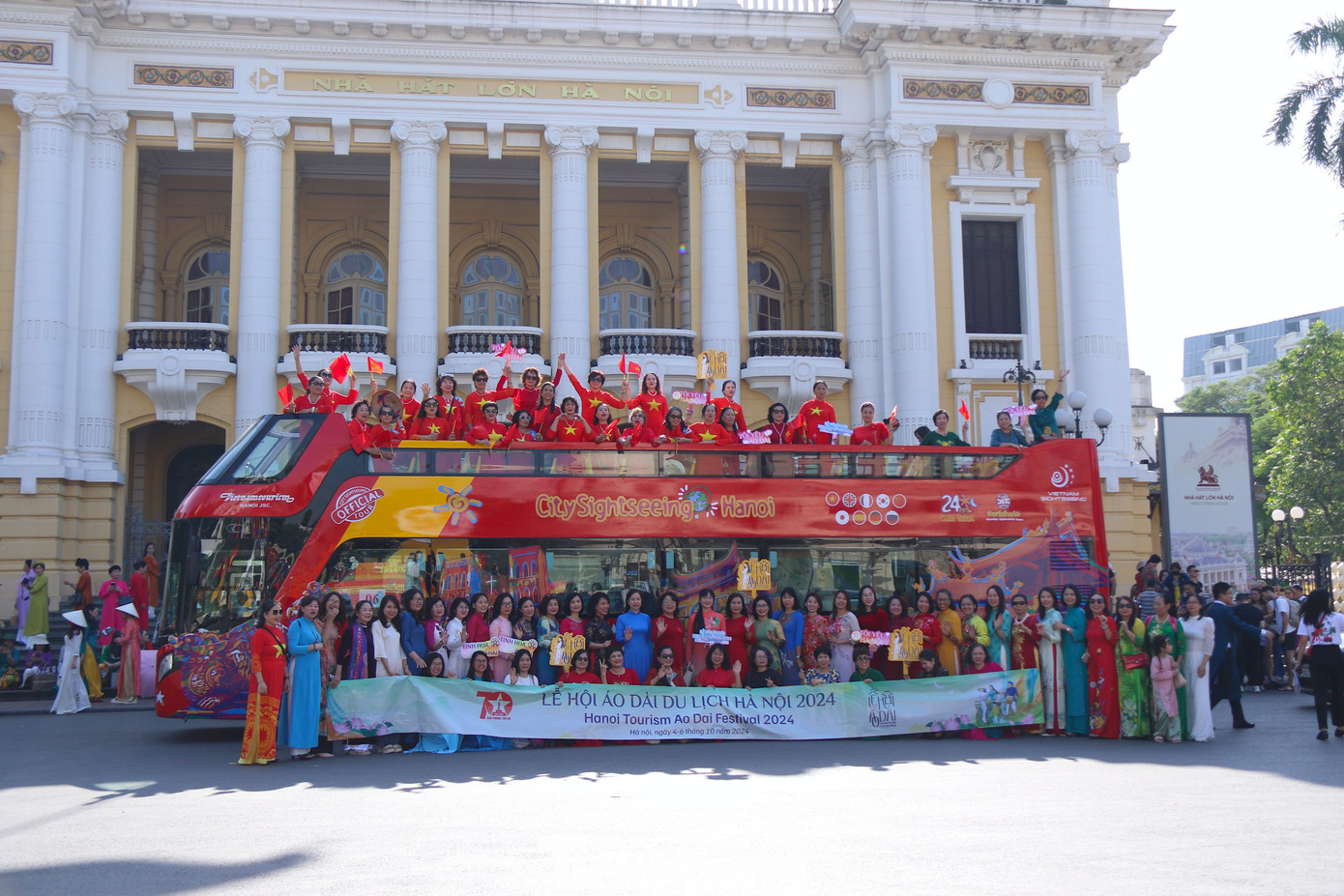 Hoạt động do Sở Du lịch Hà Nội cùng một số đơn vị phối hợp tổ chức nhằm hưởng ứng Lễ hội Áo dài Du lịch Hà Nội 2024.